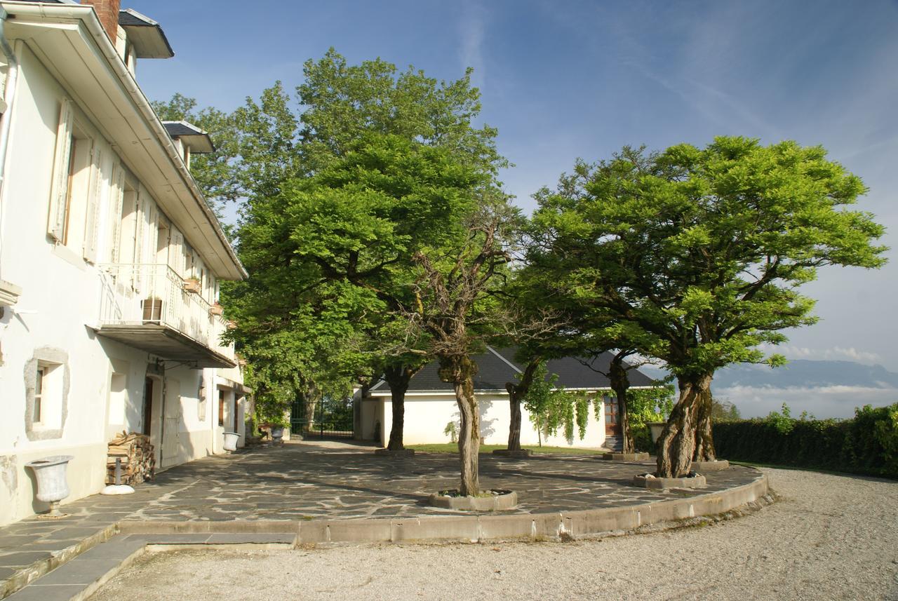 Hotel Les Saints Peres Montagnole Exterior foto